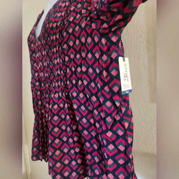 Terra & Sky Pink and Black Geometric Blouse - Picture 3 of 16